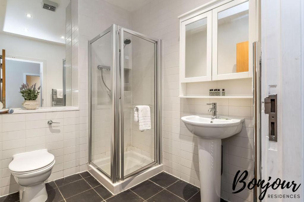 Spacious 2Br-2Ba - Grassmarket - Free Parking By Bonjour Residences Edinburgh Eksteriør billede