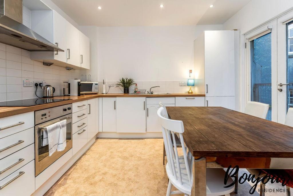 Spacious 2Br-1Ba - Grassmarket - Free Parking By Bonjour Residences Edinburgh Eksteriør billede