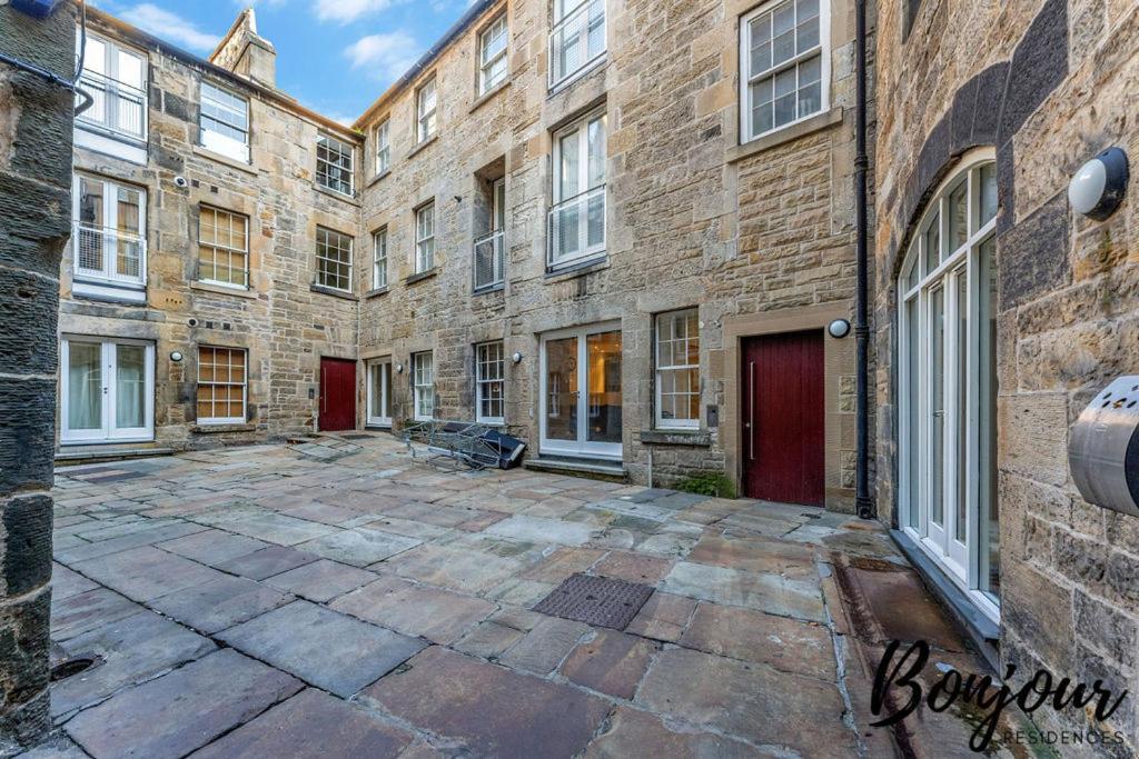 Spacious 2Br-2Ba - Grassmarket - Free Parking By Bonjour Residences Edinburgh Eksteriør billede