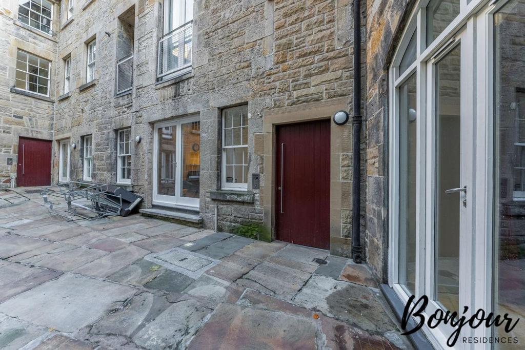 Spacious 2Br-2Ba - Grassmarket - Free Parking By Bonjour Residences Edinburgh Eksteriør billede