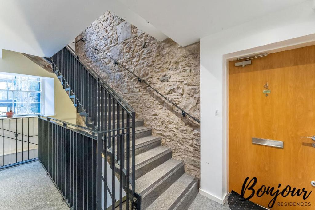 Spacious 2Br-1Ba - Grassmarket - Free Parking By Bonjour Residences Edinburgh Eksteriør billede